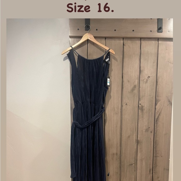 Mother of the bride / groom. DKNY gown. Beautiful navy blue. - Picture 2 of 12